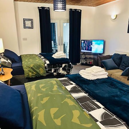 Modern 2 Bedroom Apt Derby City 外观 照片