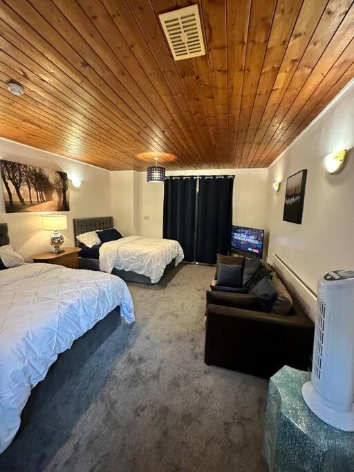 Modern 2 Bedroom Apt Derby City 外观 照片