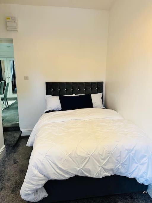 Modern 2 Bedroom Apt Derby City 外观 照片