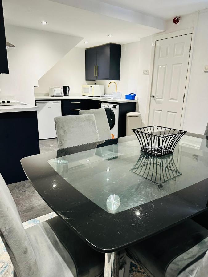 Modern 2 Bedroom Apt Derby City 外观 照片