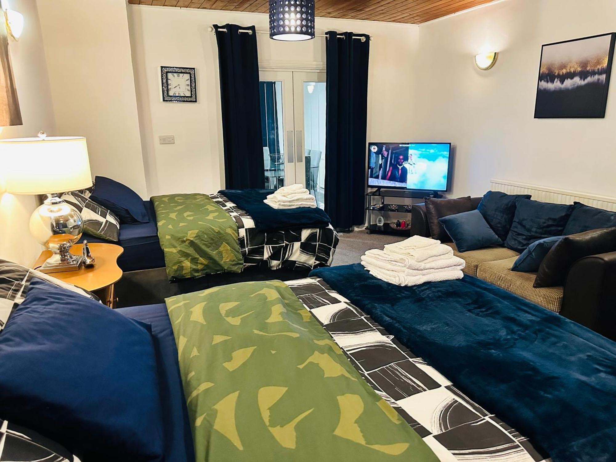 Modern 2 Bedroom Apt Derby City 外观 照片
